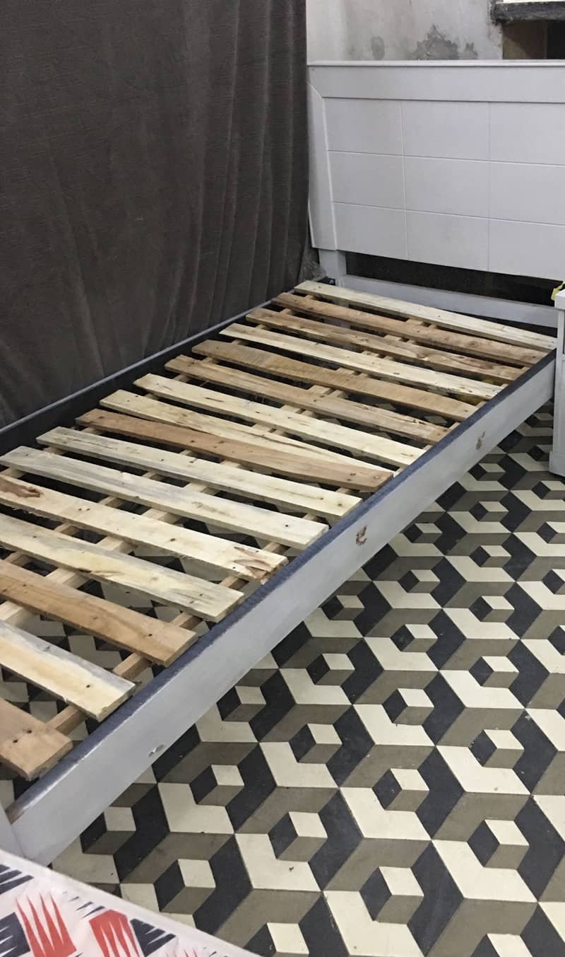 Single bed 0