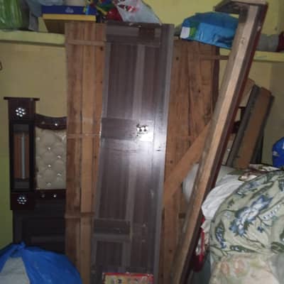 Complete Wooden Bedroom Set - Bed, Almari & Dressing Table)