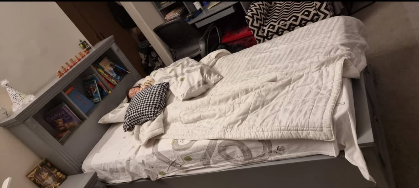 2 Single Beds + Side Table + Study Table 1