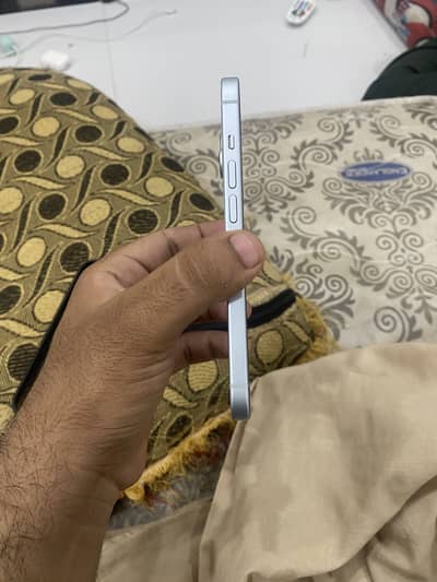 Apple iPhone 15