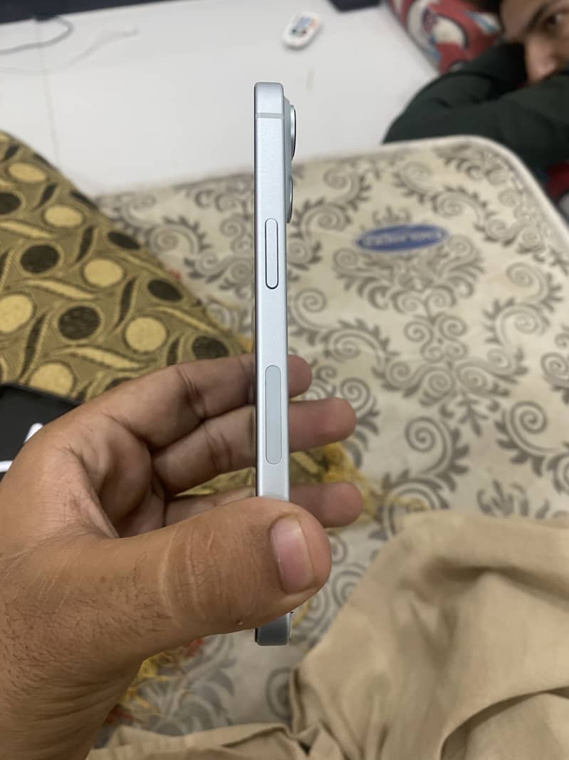 Apple iPhone 15 3