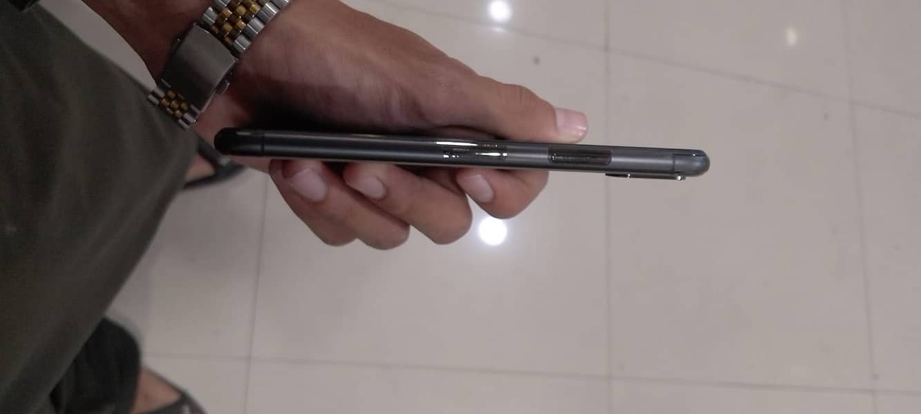 Apple iPhone X 3