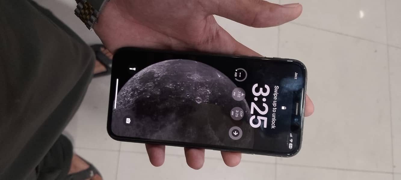 Apple iPhone X 4