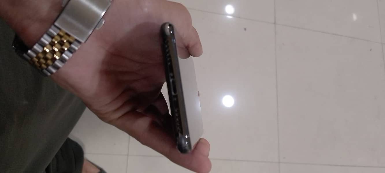 Apple iPhone X 5
