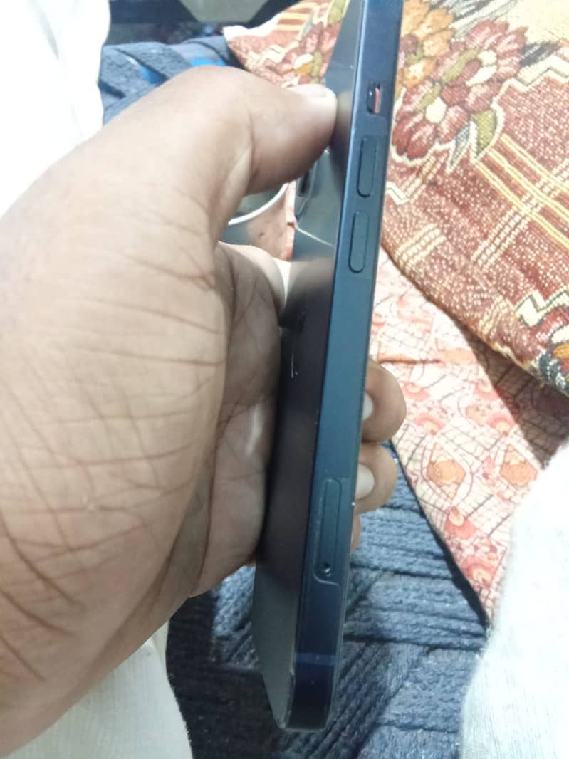 Apple iPhone 13 2