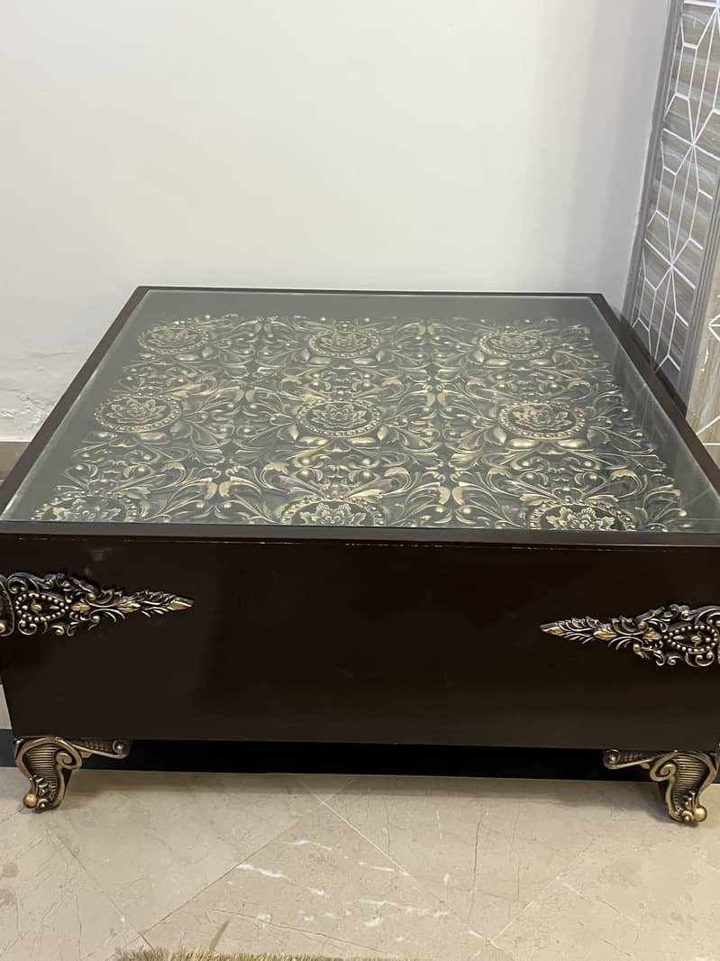 Central table 1