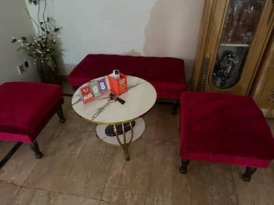 4 seater puffy set with table