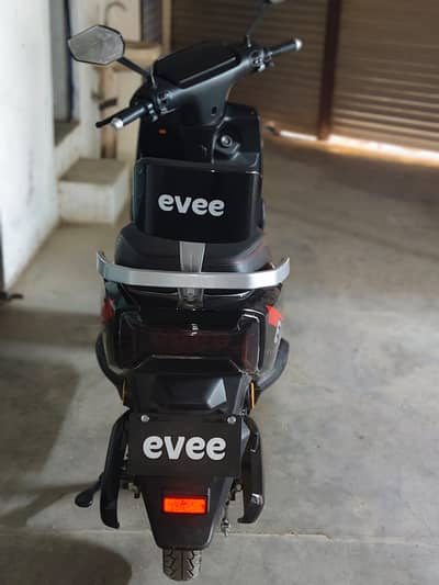 Company warranty available . 4 months used in  100% ok  condison. .