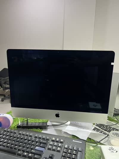 Apple iMac 21.5" Retina (2017) – With Box 