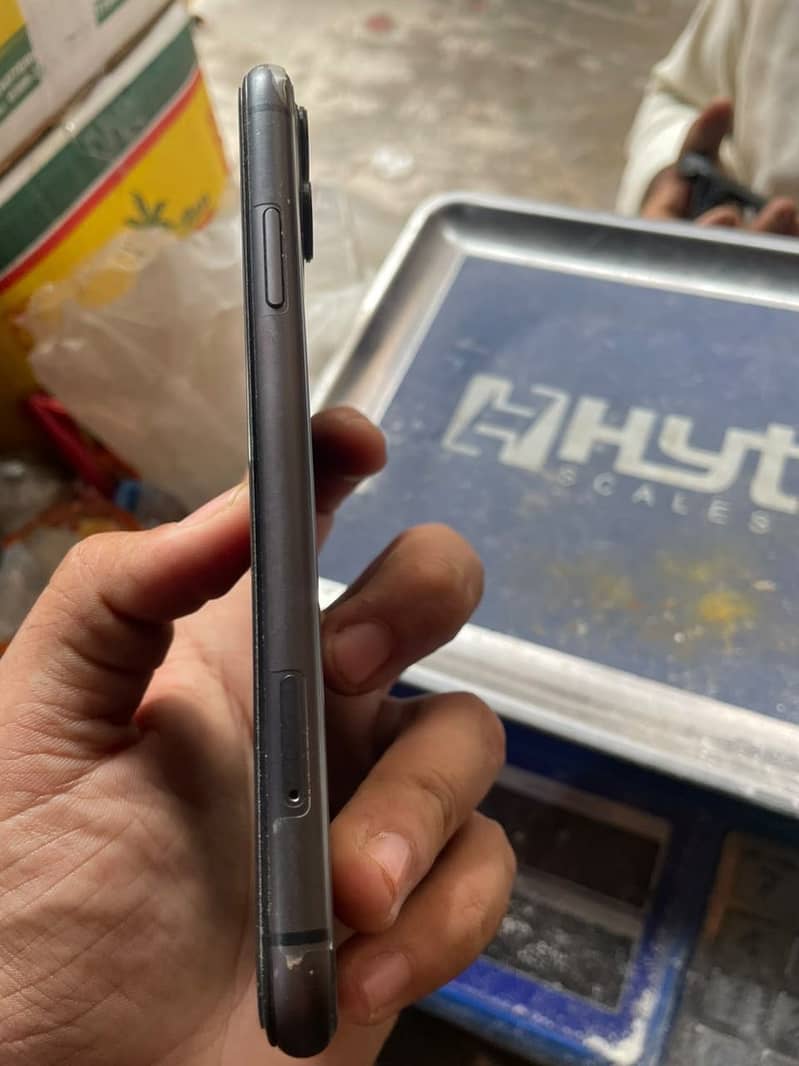 Apple iPhone 11 3