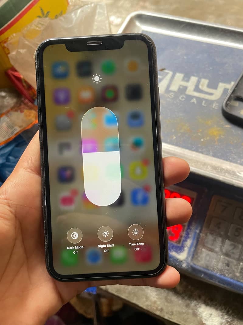 Apple iPhone 11 4