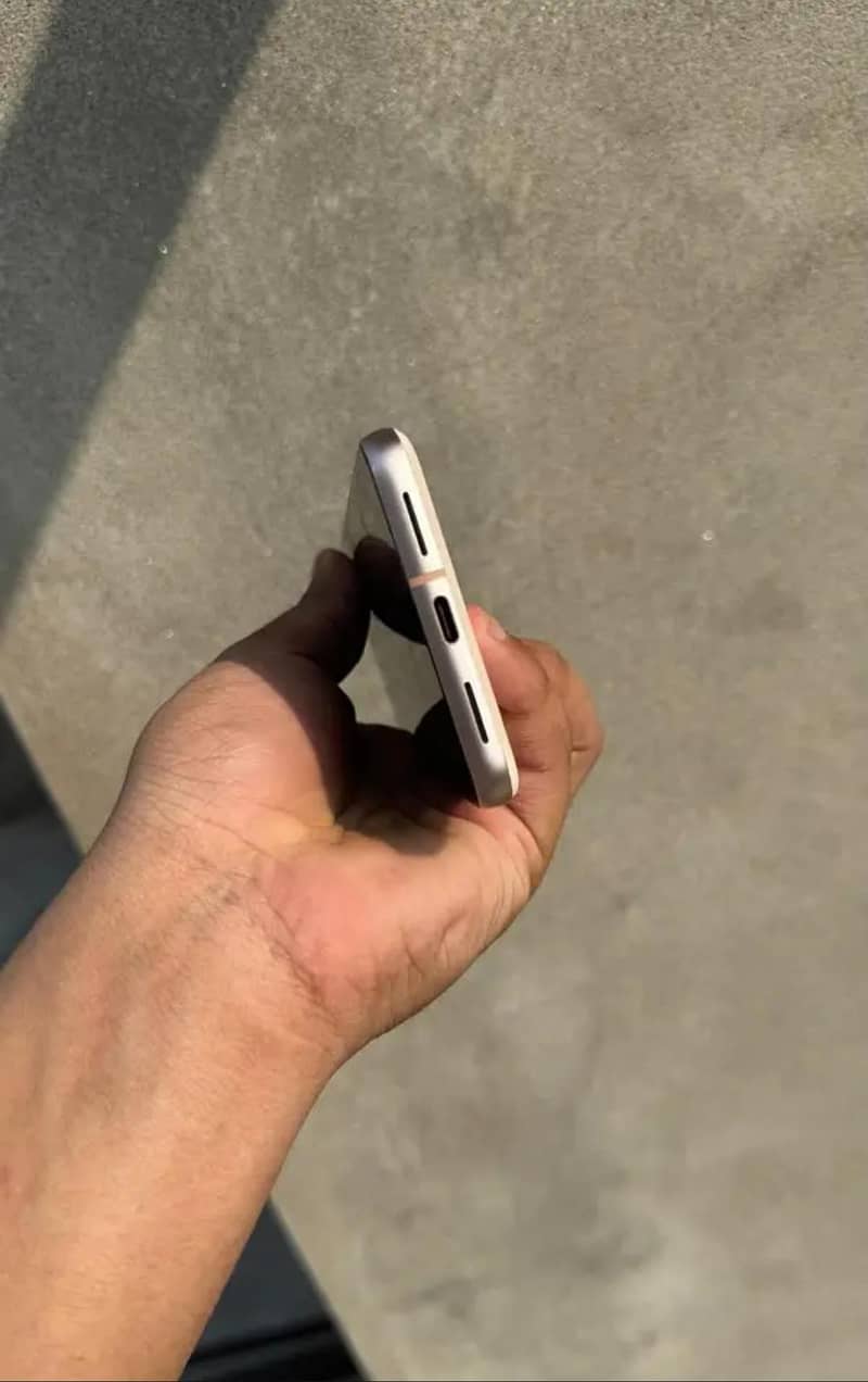 Google Pixel 8 5