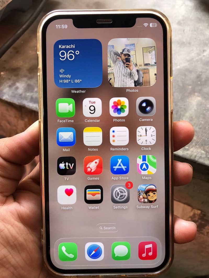 Apple iPhone 12 4