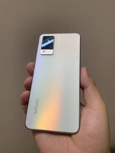Vivo V21