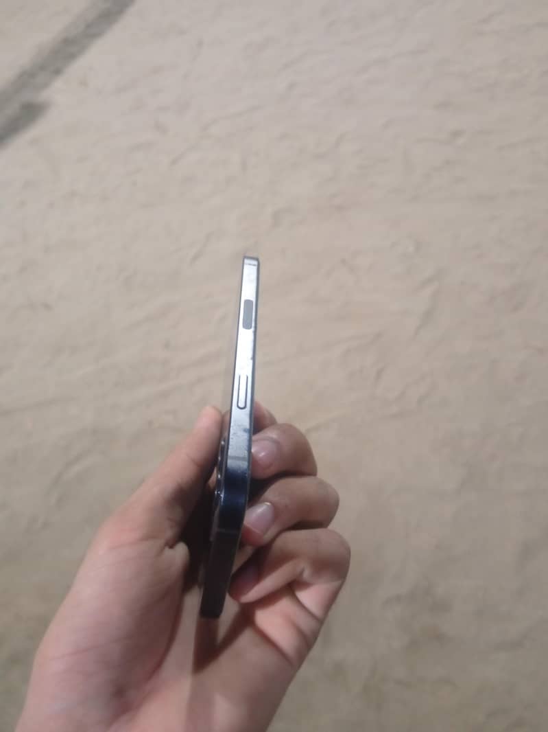 Apple iPhone 12 2