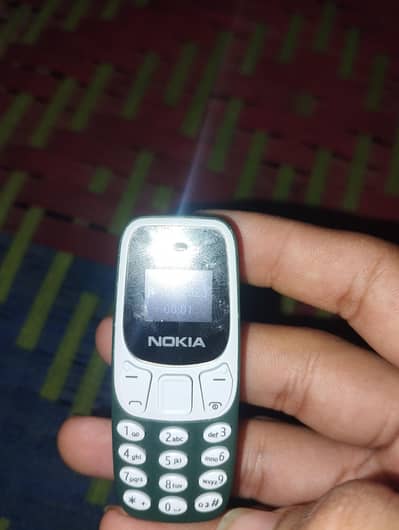 Nokia 105 Classic Mini phone 