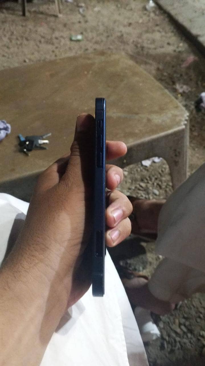 Apple iPhone 12 2