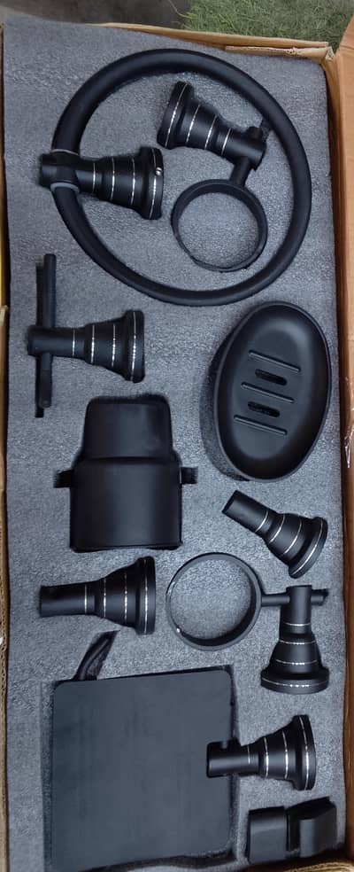 Accessory set complete with glass shelf