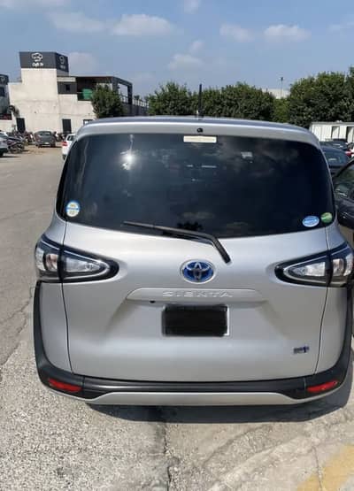 Toyota Sienta 2019