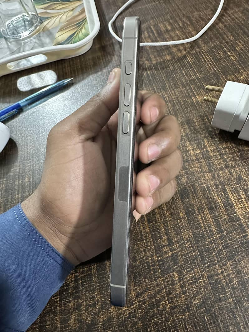 Apple iPhone 15 Pro Max 4
