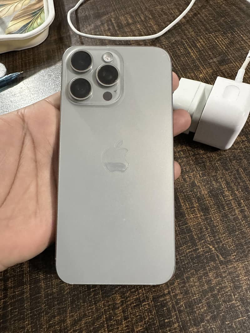 Apple iPhone 15 Pro Max 5