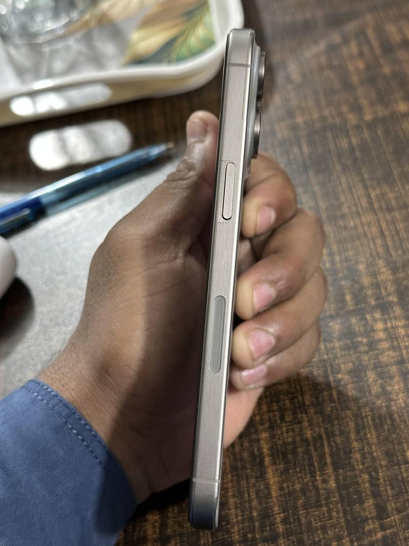 Apple iPhone 15 Pro Max 6