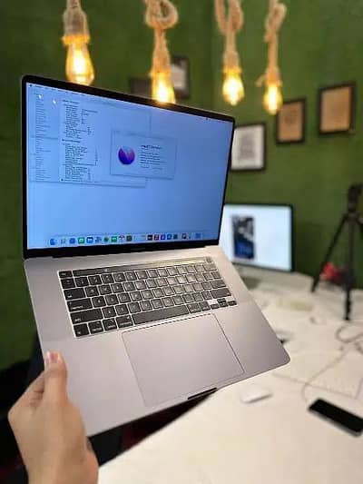 Mackbook pro 2019 i6 inch 16/512