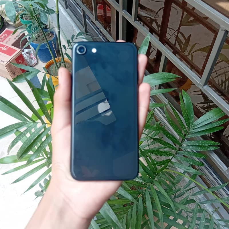 Apple iPhone SE 3