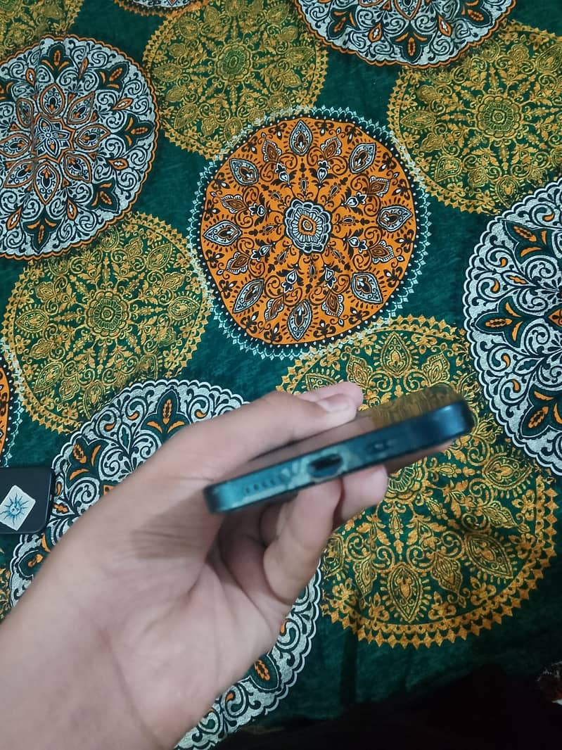 Apple iPhone 12 battery Healt 90% 1