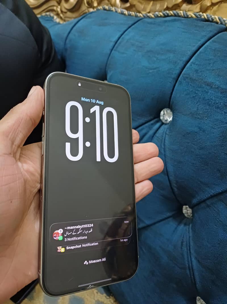 Apple iPhone 16 Pro Max 1
