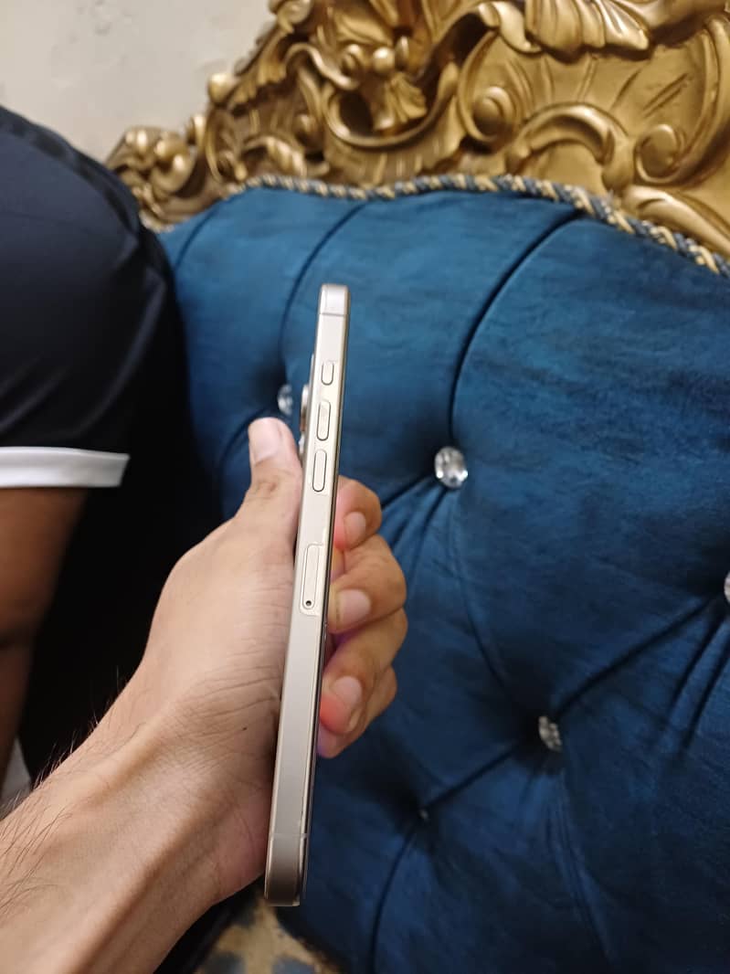 Apple iPhone 16 Pro Max 5