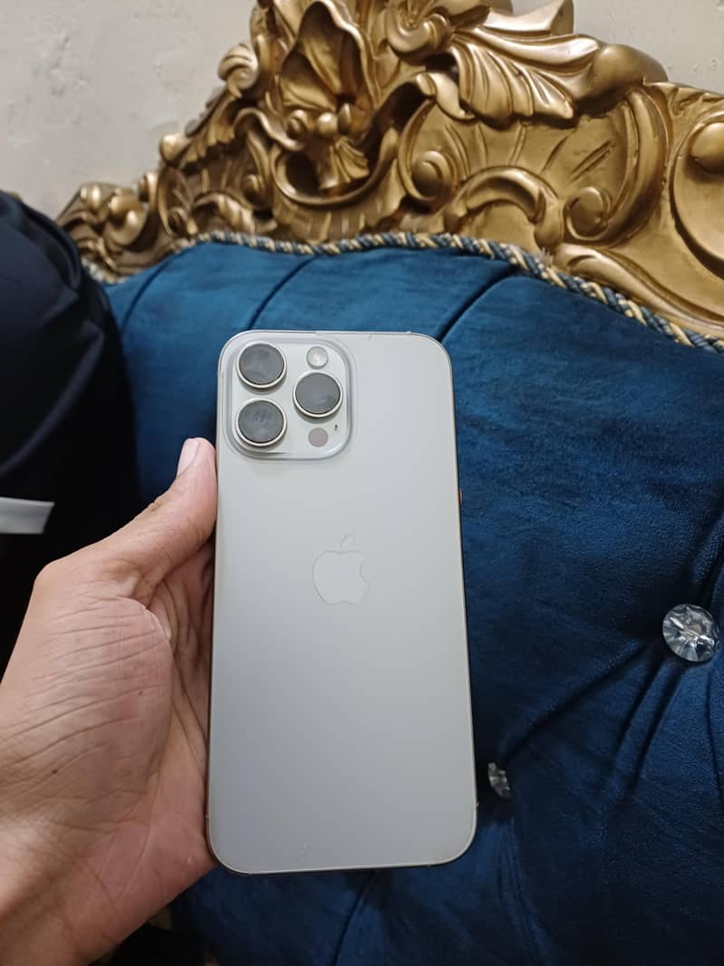 Apple iPhone 16 Pro Max 6