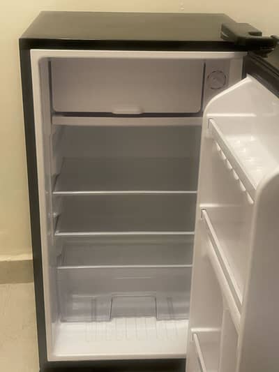 Mini room fridge