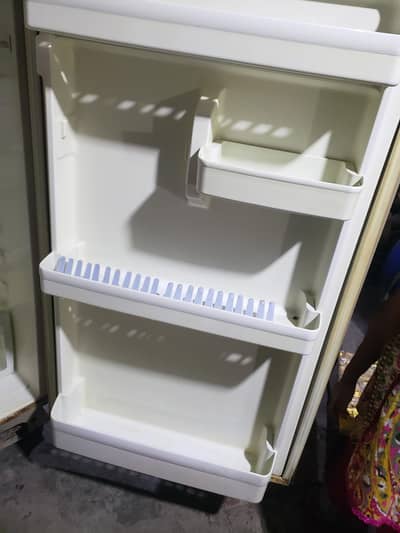 frige bht achi colling karti h jaga nhi h is lya sale kr rha hn chala