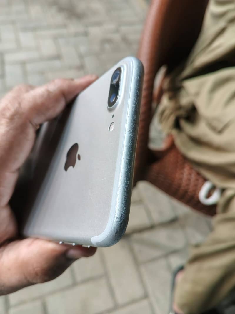 Apple iPhone 7 Plus 2
