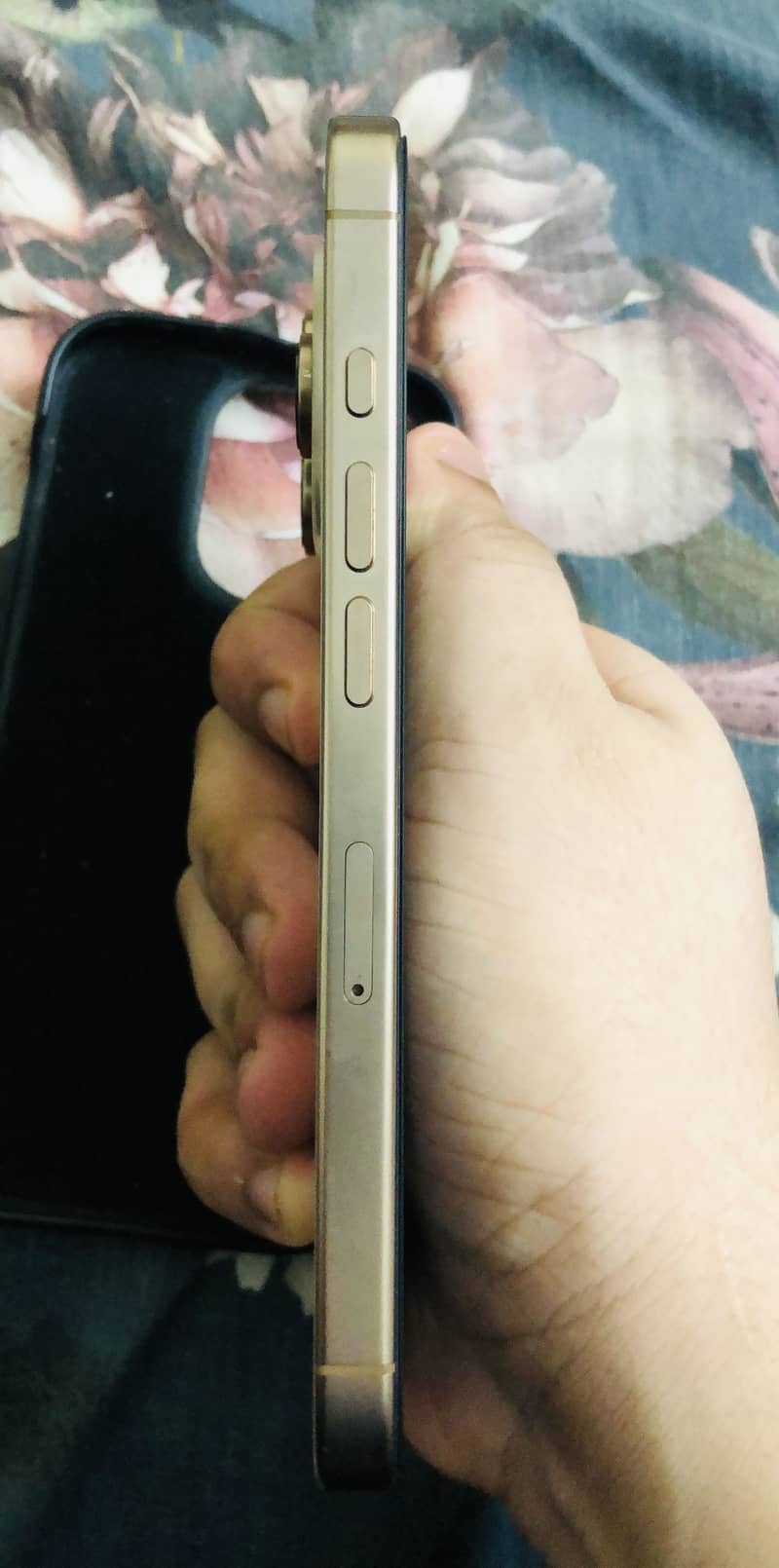 Apple iPhone 16 Pro 2