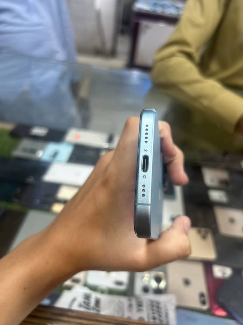 Apple iPhone 16 1