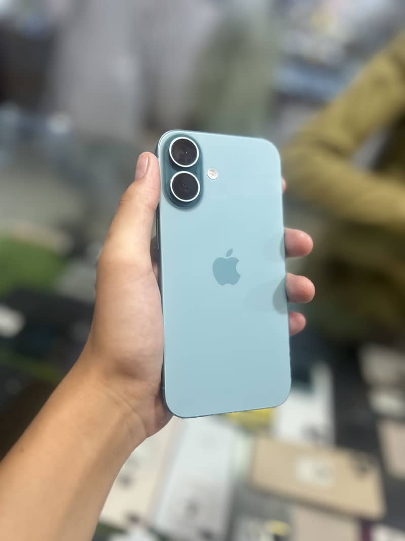 Apple iPhone 16 3
