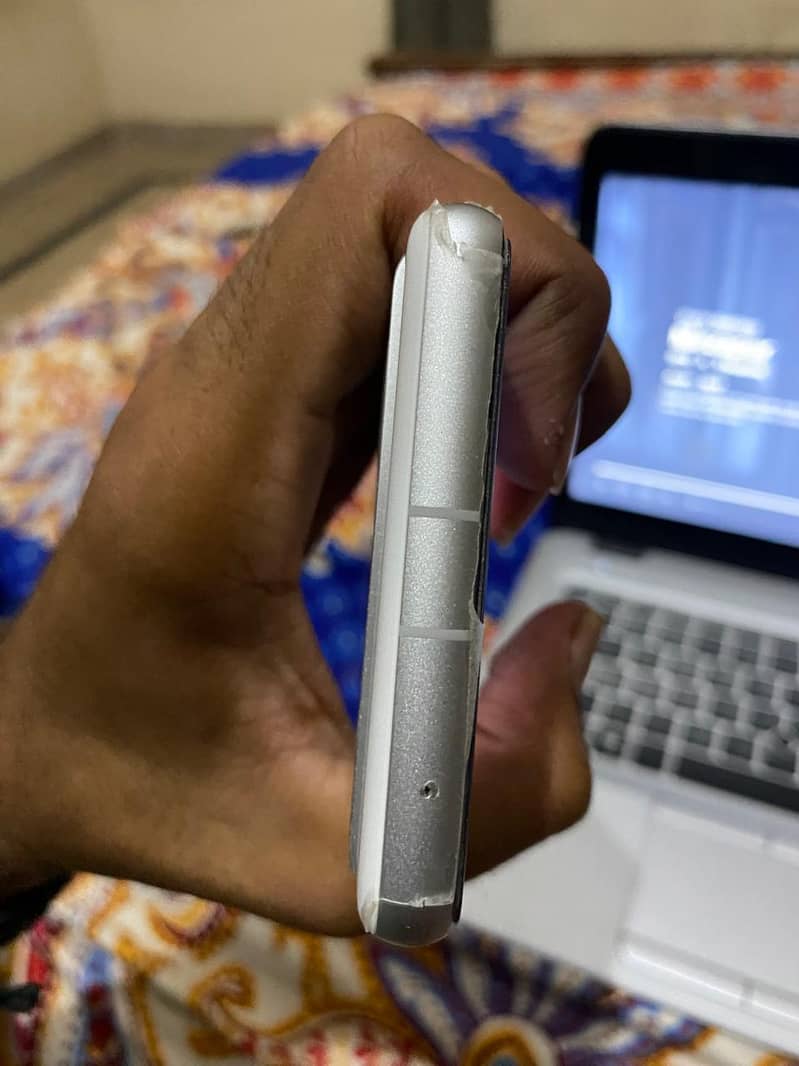 Google pixel 7A 4
