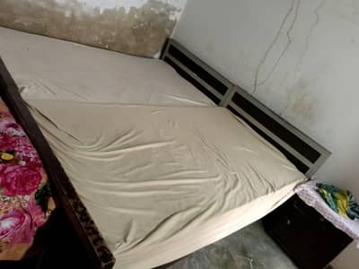 2 single beds  set with mettris for sale