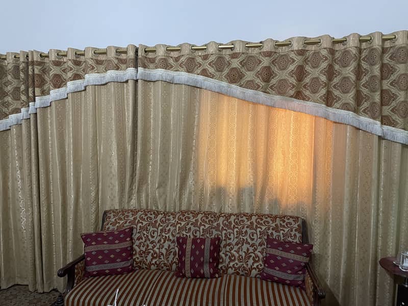 Dining Table with 5 Chairs, Center Table & Curtains 9