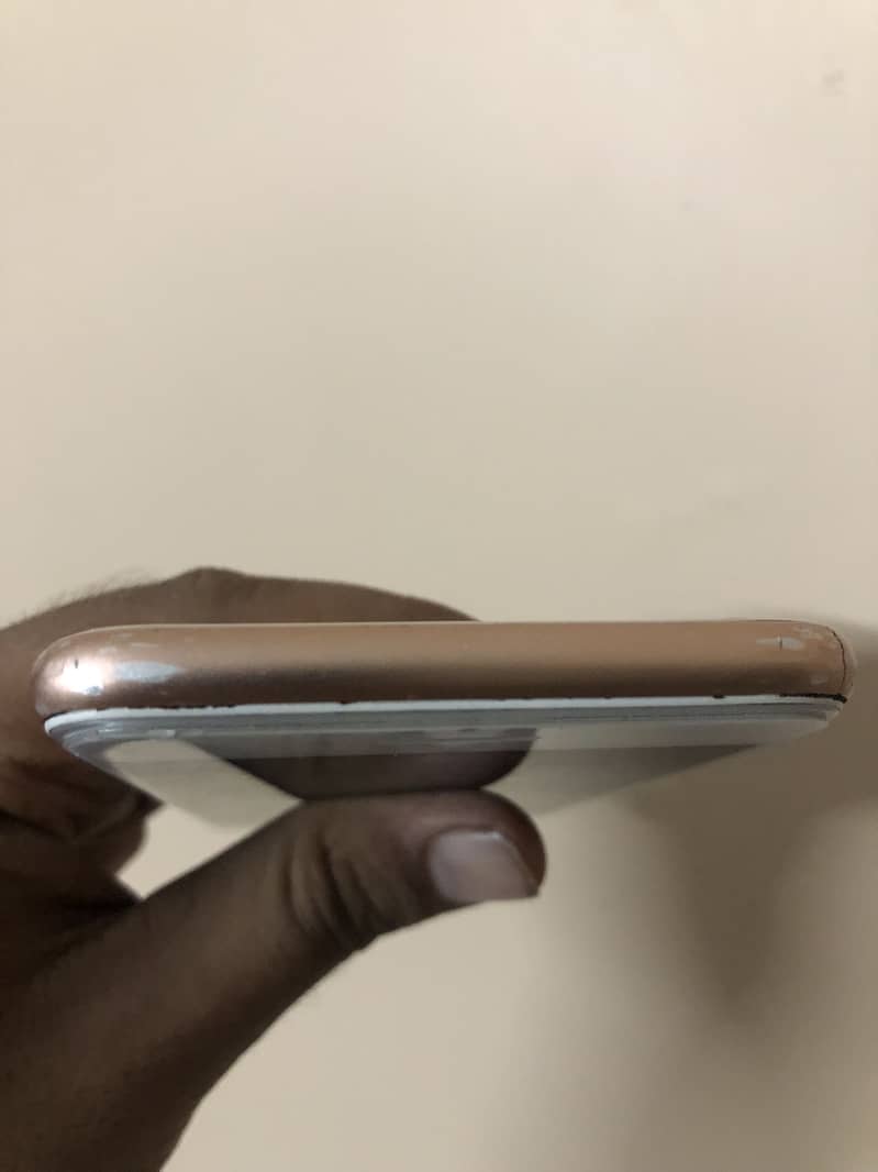 Apple iPhone 8 3