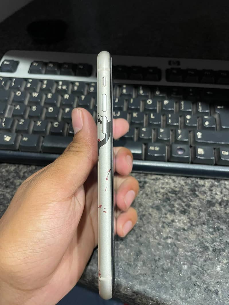 Apple iPhone 11 3