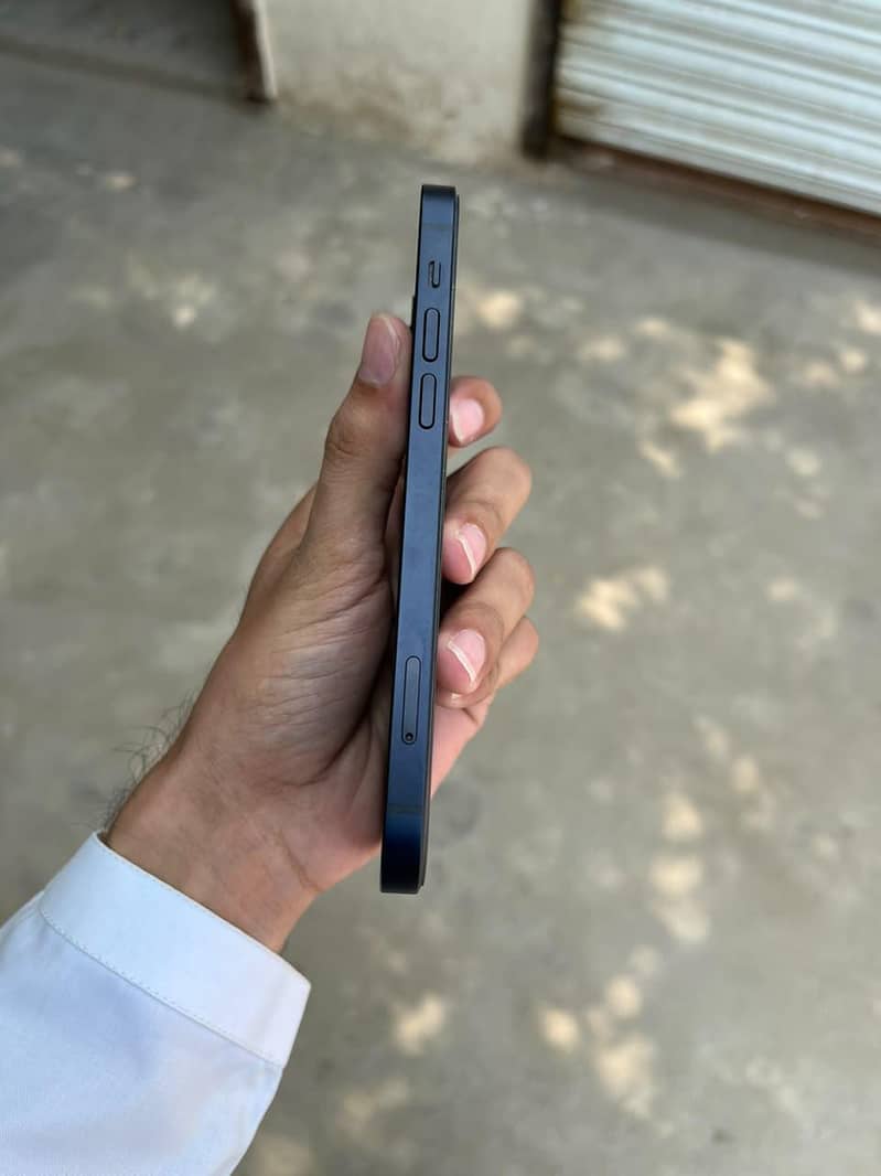 Apple iPhone 12 3
