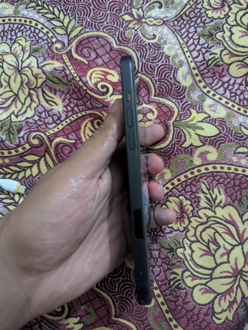Apple iPhone 15 plus 3