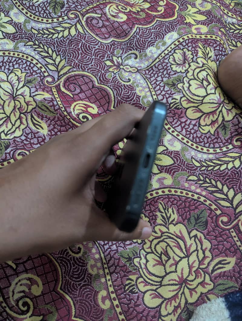 Apple iPhone 15 plus 4
