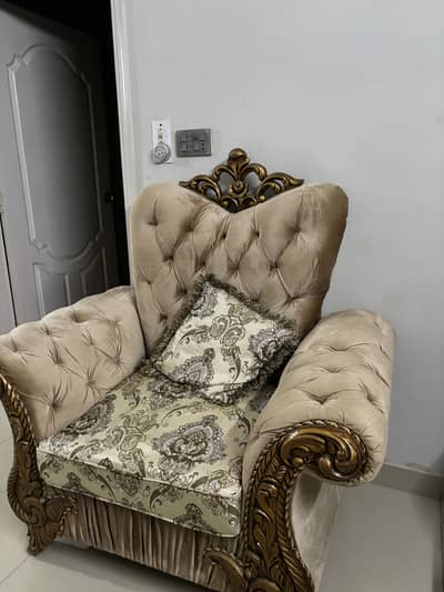 7 seater sofa set (look like brand new)