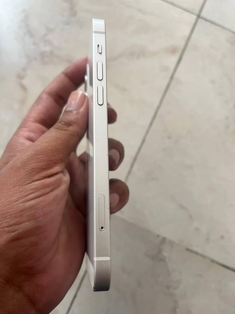 Apple iPhone 12 1