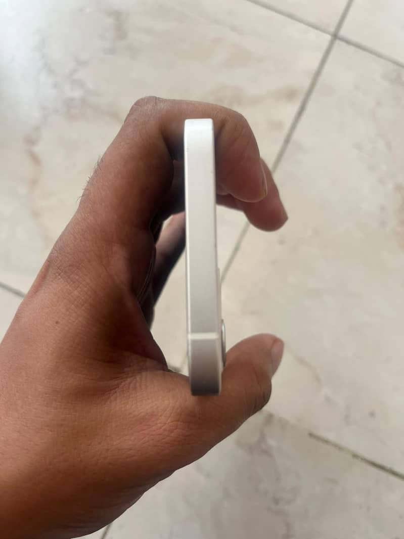 Apple iPhone 12 3