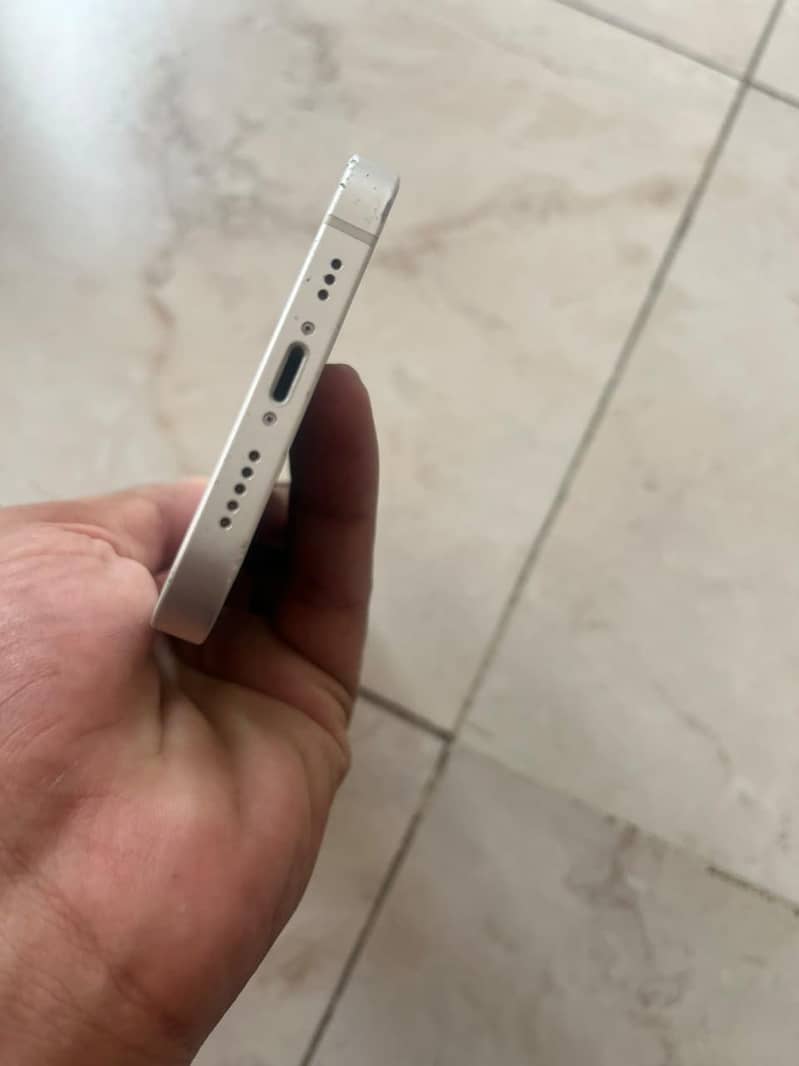 Apple iPhone 12 4